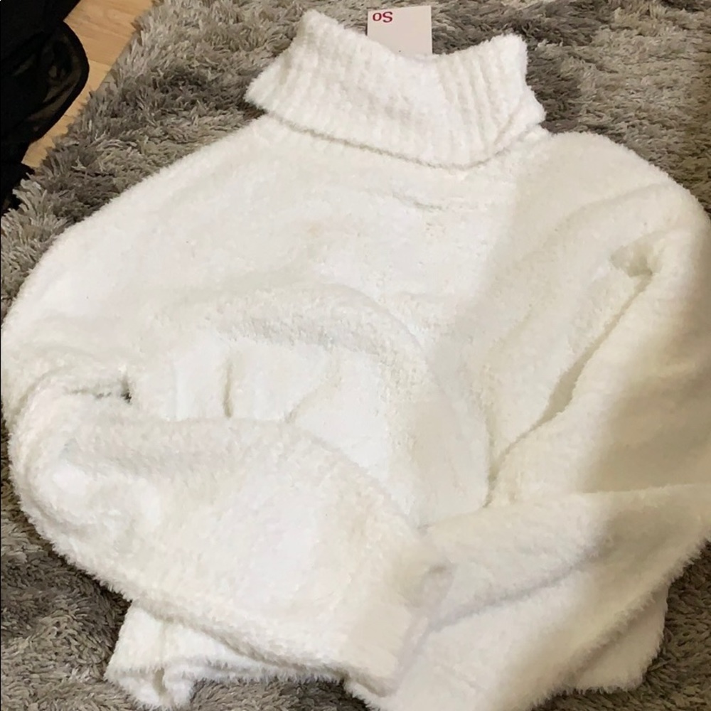 White long sleeve turtleneck